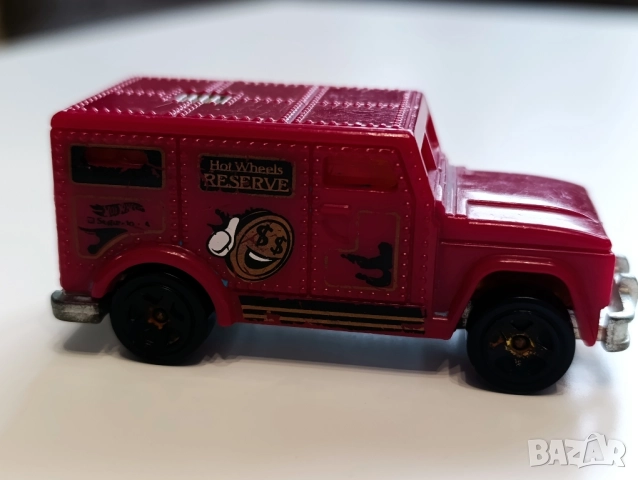 колекционерска количка Hot Wheels – брониран камион „Hot Wheels Reserve“, снимка 3 - Колекции - 51915771