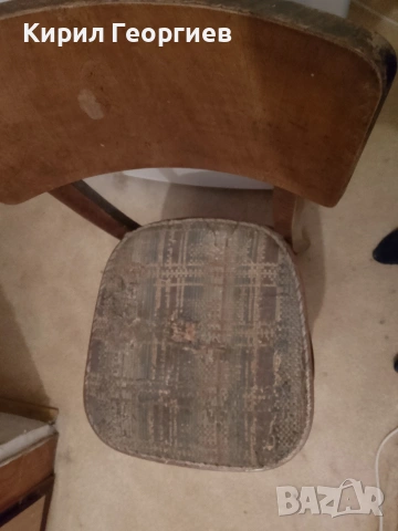 Дървен ретро стол