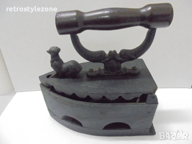 № 8559 Стара ютия на жар с декоративен елемент