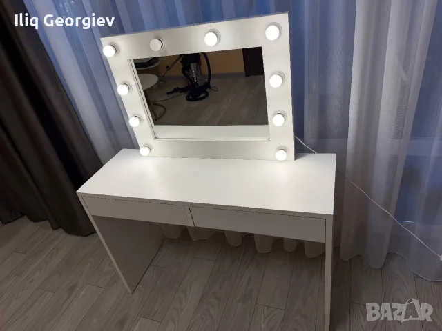 Тоалетка бяла с 10 лямпи
