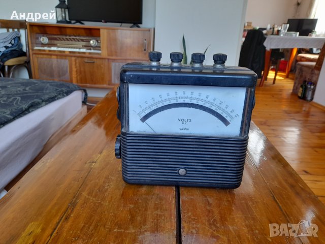 Стар волтметър Weston