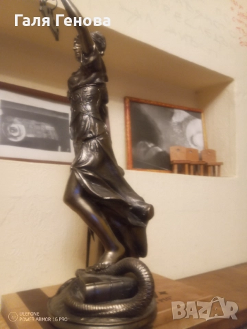 Гипсова статуя 