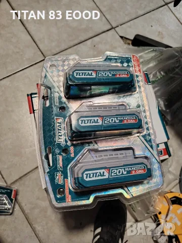 Комплект акумулаторни батерии TOTAL INDUSTRIAL, 20 V, 2 Ah, 3 броя