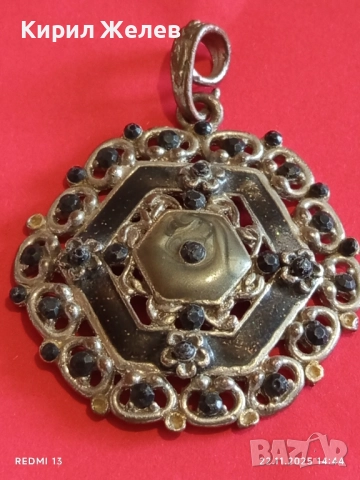 ВИНТИДЖ МЕДАЛЬОН ИНКРУСТИРАН с ЧЕРНИ КРИСТАЛИ ШЕСТОЪГЪЛНА ФОРМА 50716, снимка 2 - Колиета, медальони, синджири - 52502719
