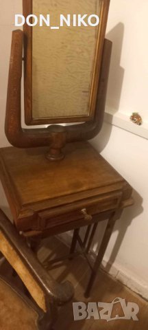 Дървена Тоалетка с Огледало и чекмедже-19 век