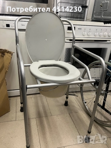 Чисто нов тоалетен стол (комод) с подлакътници и контейнер