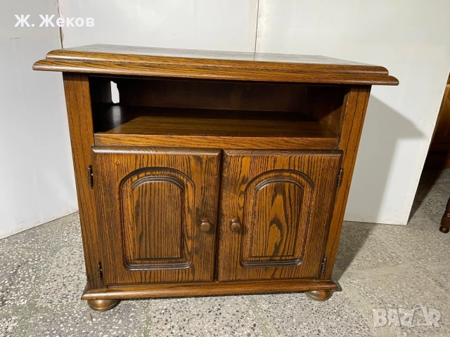 Масивен шкаф