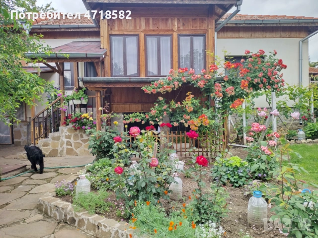 Продавам имот – две автономни къщи в един двор , община Ловеч, село Дойренци