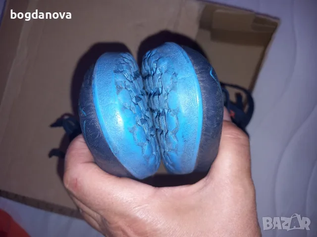 Футболни обувки, 35 номер, снимка 10 - Детски маратонки - 56475340