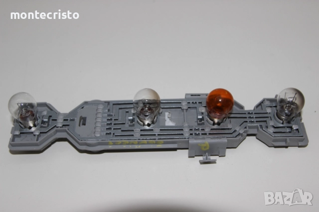 Дясна платка за стоп Ford Transit Connect Courier (2003-2010г.) десен ламподържач 2T1413N412AB