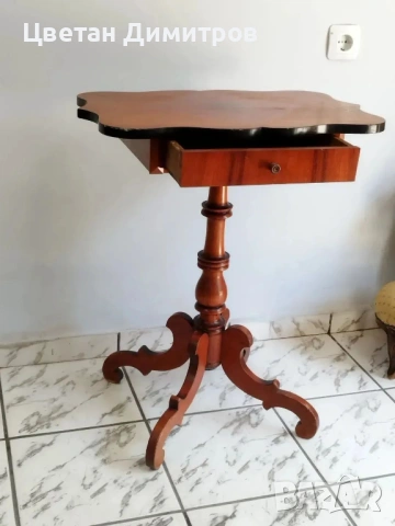 Винтидж дървена помощна масичка с чекмедже  За игра на шах , снимка 11 - Антикварни и старинни предмети - 54135836