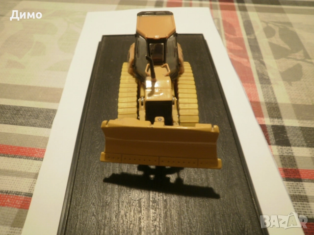 булдозер- макет в отлично състояние, снимка 3 - Коли, камиони, мотори, писти - 52949418