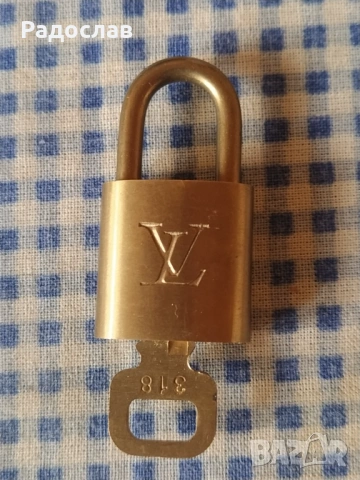 оригинален малък катинар Louis Vuitton Paris 