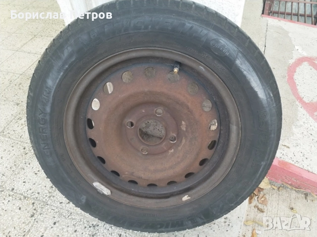 Продавам джанта с гума от Нисан Тида Ц11, снимка 5 - Гуми и джанти - 52527301