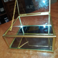 красива стъклена кутия с златен обков 1303240727, снимка 2 - Антикварни и старинни предмети - 44738887