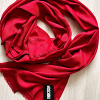 Moschino нов червен шал , снимка 10 - Шалове - 44808954