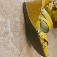 Нови жълти чехли (Сабо, сандали), снимка 2 - Сандали - 37484151