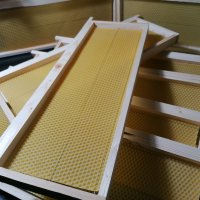 Рамки за пчелни кошери с монтирани восъчни основи , снимка 8 - За пчели - 43999272