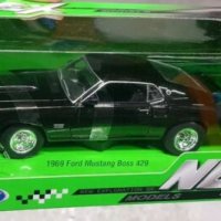 Ford Mustang Boss 429 1969 - мащаб 1:24 на Welly нов в кутия, снимка 7 - Колекции - 39511451