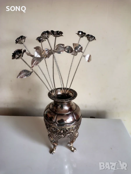Прекрасна Посребрена Ваза Със Посребрени Цветя, снимка 1