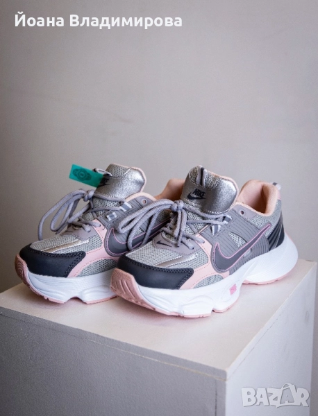 Дамски маратонки Nike, снимка 1
