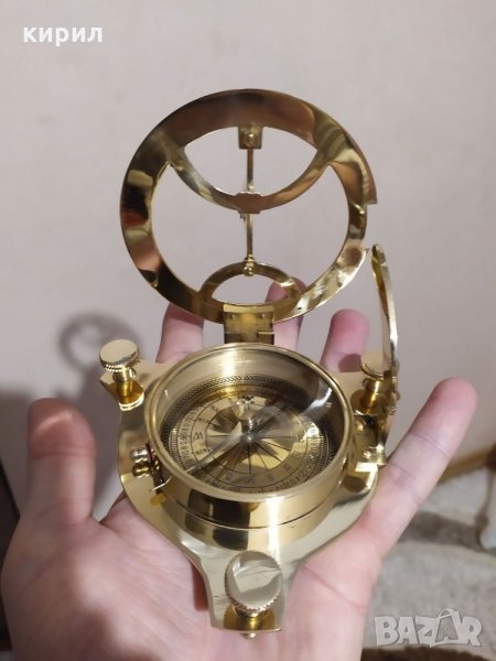 Огромен компас със слънчев часовник, снимка 1