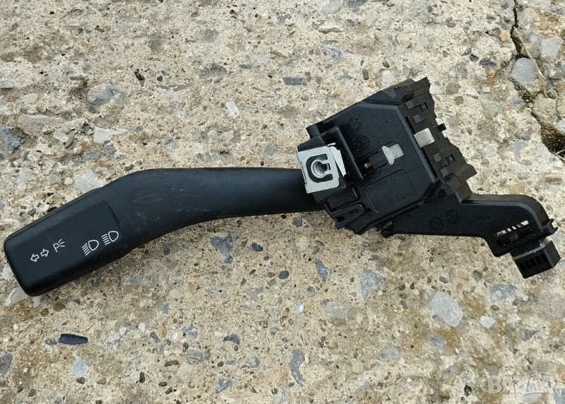 лостче на волана за светлини 1K0953513 -VW Golf 5, снимка 1