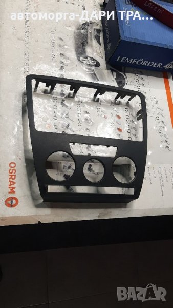 Рамка около Аудио и управление климатизация за Шкода Октавия 2/Skoda Octavia II, снимка 1