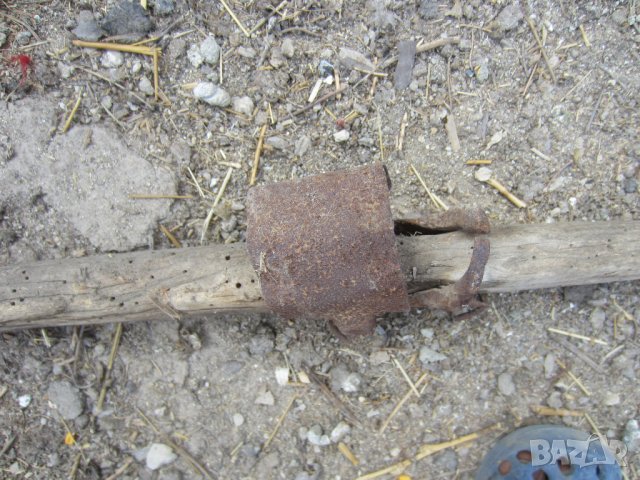 Хомот, кобилица от каруца 77см и 56см, част дърво дървен,турски чехли, Калашников тениска, снимка 5 - Други - 30192099