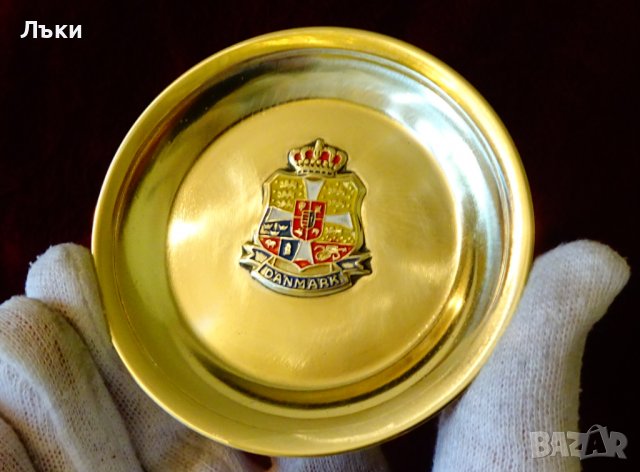 Датска бронзова чиния герб. 
