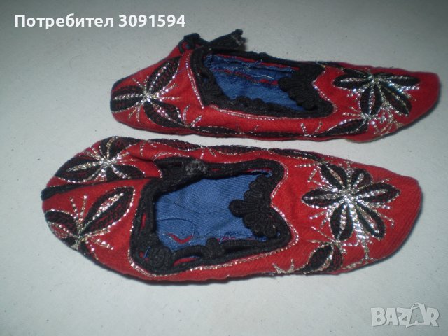 Бродирани Терлици червени с черна и сребриста бродерия Колекционерство Етника, Фолклор Облекло, снимка 4 - Антикварни и старинни предмети - 37331910