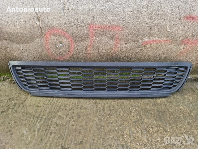 Решетка предна броня фолксваген поло volkswagen polo 6R0853677A 2009 - 2014, снимка 2 - Части - 52492852