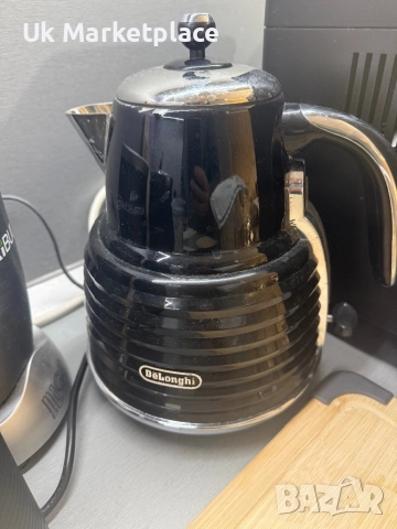 Електрическа кана за вода Delonghi