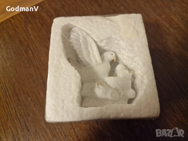 🕊️✨ Порцеланова статуетка „Гълъби“, снимка 2 - Статуетки - 52699155