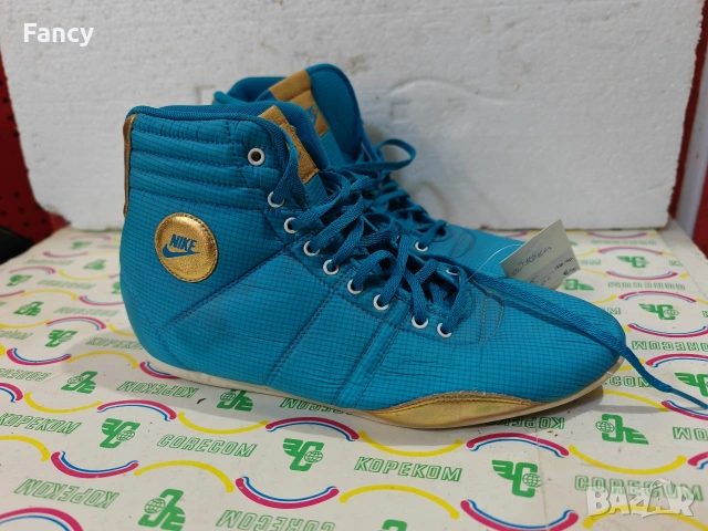 Дамски спортни обувки Nike Hijack W 39 номер, снимка 2 - Маратонки - 53335759