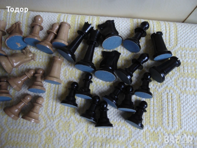 Бакелитови фигури за шах, снимка 5 - Шах и табла - 53312645