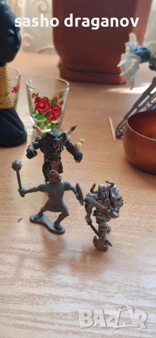 3 мини фигурки - минотавър и рицари, снимка 3 - Фигурки - 52398693