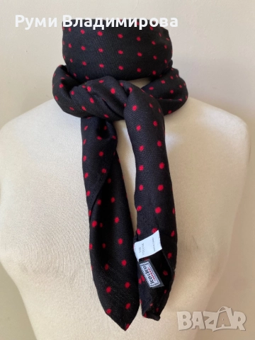 Черен шал на червени точки Ko:ko от 100 % вискоза, снимка 6 - Шалове - 51530325