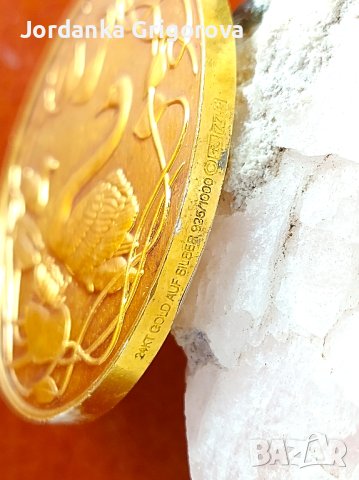 Сребърен медальон с 24 каратова позлата, снимка 3 - Колиета, медальони, синджири - 42199384