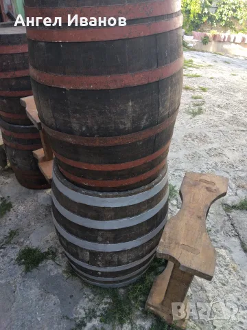 Продавам отлично запазени дървени бурета със стойки (5 броя, различни размери)