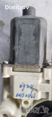 мотор за стъклоповдигач Форд/Ford Focus 2 преден ляв 0130822217, снимка 3 - Части - 49773797