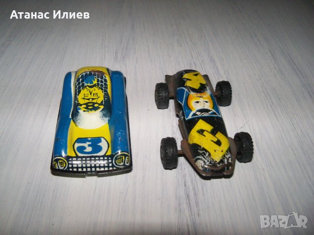 Две малки ламаринени колички от времето на соца