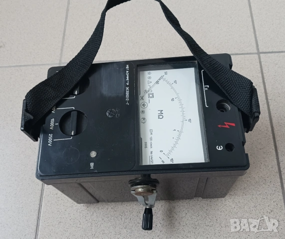 Мегаомметър, мегер, измерител съпротивление на изолация с генератор до 2500V, снимка 4 - Генератори - 54099901