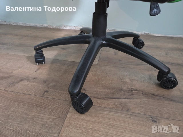 Геймърски стол, снимка 4 - Столове - 52419772