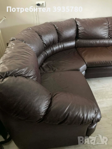 Продавам кожен, ъглов диван с 1 фотьойл и 2 табуретки