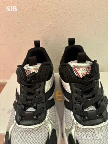 Дамски маратонки Guess, снимка 11 - Маратонки - 56320536