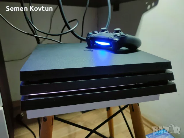 PlayStation 4 Pro 1TB + 4 игри + DualShock 4
