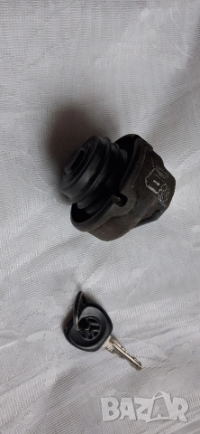 Капачка за резервоар с ключ За Голф 3, снимка 2 - Части - 53926652