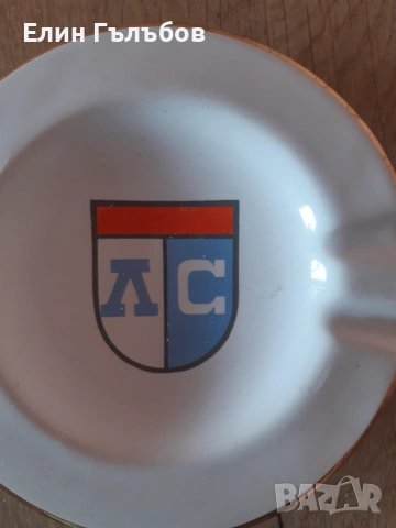 Пепелник (порцеланов) на Левски-Спартак, ретро, снимка 3 - Фен артикули - 53972839