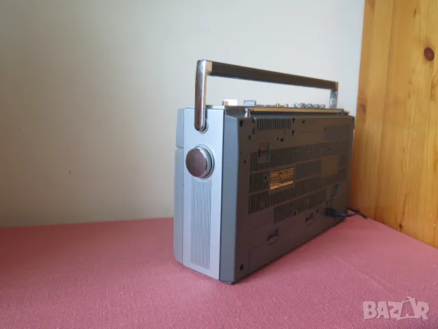Hitachi TRK 8210E- Радиокасетофон 1981 , снимка 11 - Радиокасетофони, транзистори - 49822722